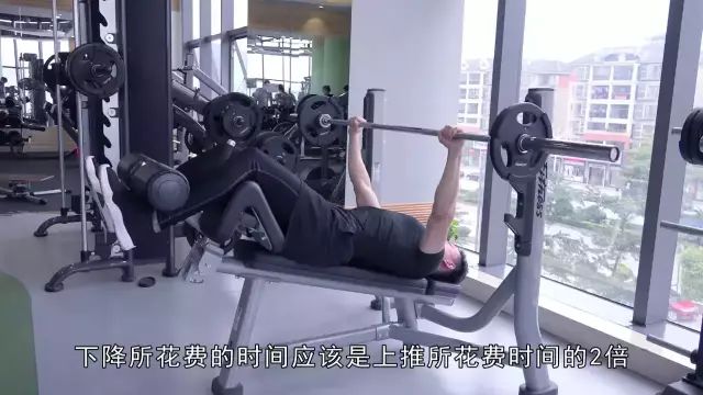 坐式腹肌训练器怎么用_坐姿腹肌训练器如何使用_坐式腹部训练器